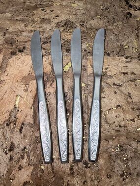 Set of 4 Decorative Stainless Steel Table Knives - Silver